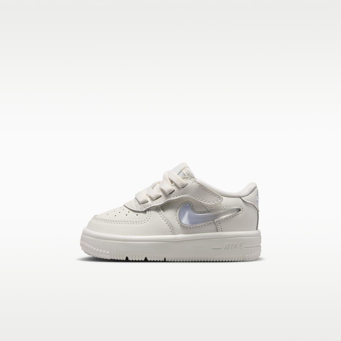Kids' & Junior White Air Force 1 Shoes. Nike RO